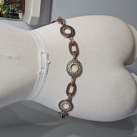 Belt chain style, brass rings. Very adjustable. Excellent condition and quality. - Picture 4 of 7